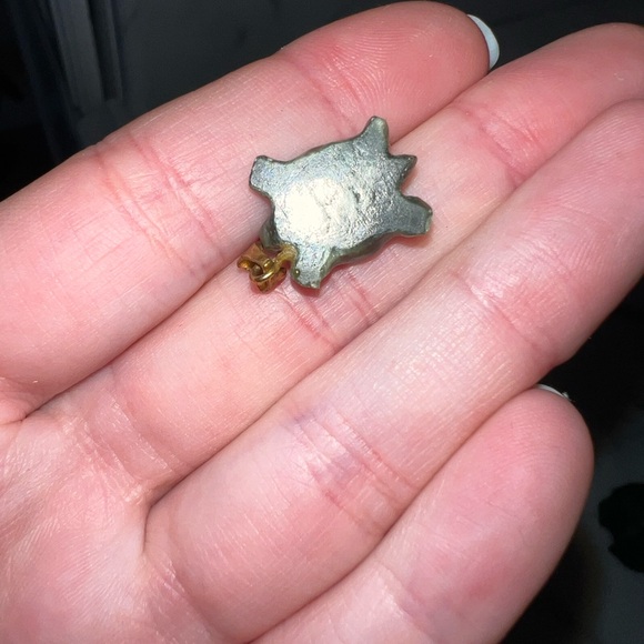 Set of 2 Green Stone Turtle Jewelry Pieces Pin and Necklace Pendant - Picture 9 of 16